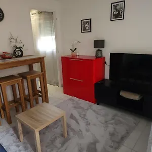 Appartement Agreable T2/centre-ville *10 Min Gare*, Bourgoin-Jallieu